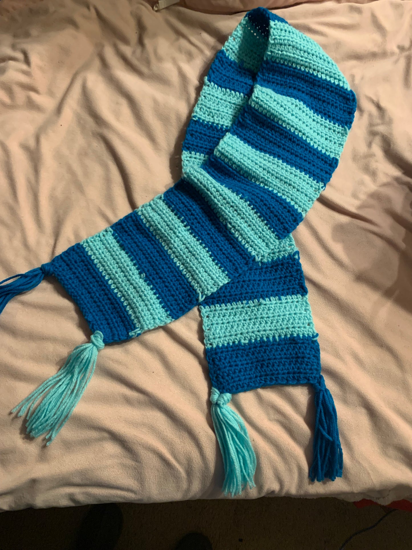 Mid-blues rugby stripe scarf